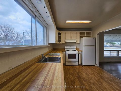 Photo 8 at 15 Newton Street, Wellington, Barrie