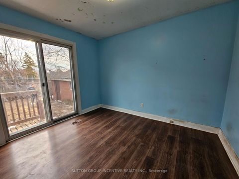 Photo 14 at 15 Newton Street, Wellington, Barrie