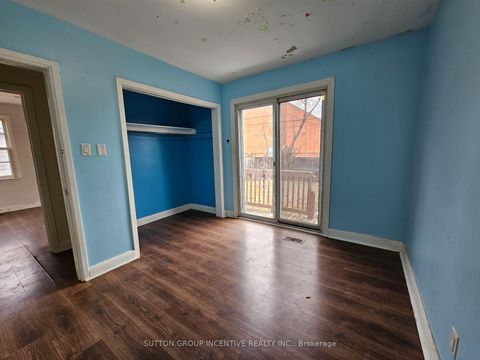 Photo 15 at 15 Newton Street, Wellington, Barrie