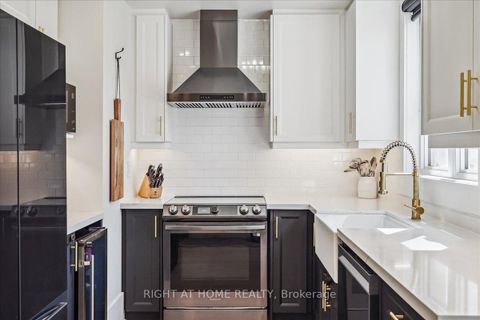 Photo 6 at 14 - 105 Kayla Crescent, Maple, Vaughan