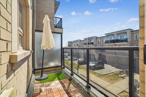 Photo 13 at 14 - 105 Kayla Crescent, Maple, Vaughan