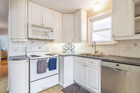 Photo 5 at 18 Newton Street, Wellington, Barrie