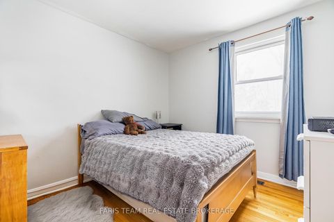 Photo 16 at 18 Newton Street, Wellington, Barrie