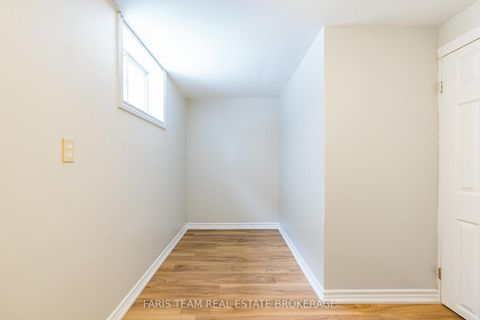 Photo 30 at 18 Newton Street, Wellington, Barrie