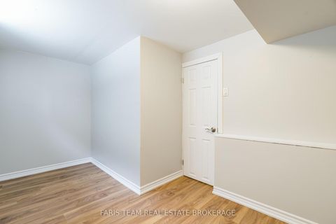 Photo 31 at 18 Newton Street, Wellington, Barrie