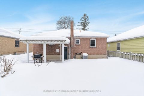 Photo 37 at 18 Newton Street, Wellington, Barrie