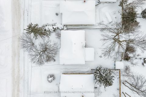 Photo 42 at 18 Newton Street, Wellington, Barrie