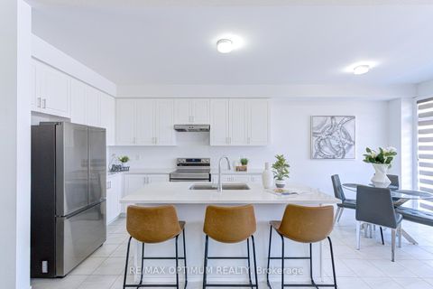 Photo 13 at 137 Fenchurch Manor, Painswick South, Barrie