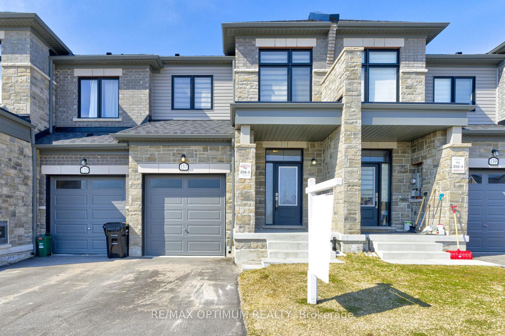 137 Fenchurch Manor, Painswick South, Barrie photo number 2