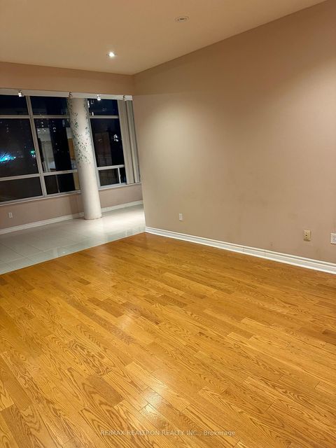 Photo 2 at #107 - 11 Townsgate Drive, Yorkhill, Vaughan