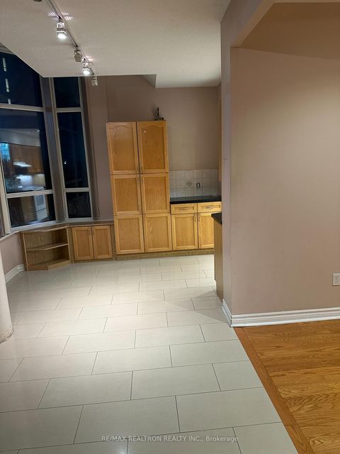 Photo 6 at #107 - 11 Townsgate Drive, Yorkhill, Vaughan