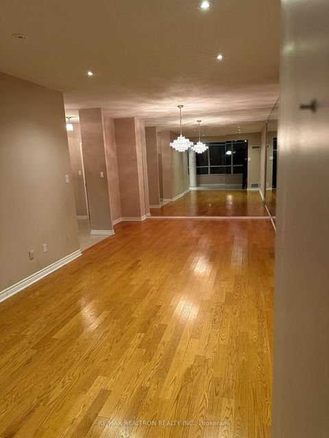 Photo 7 at #107 - 11 Townsgate Drive, Yorkhill, Vaughan