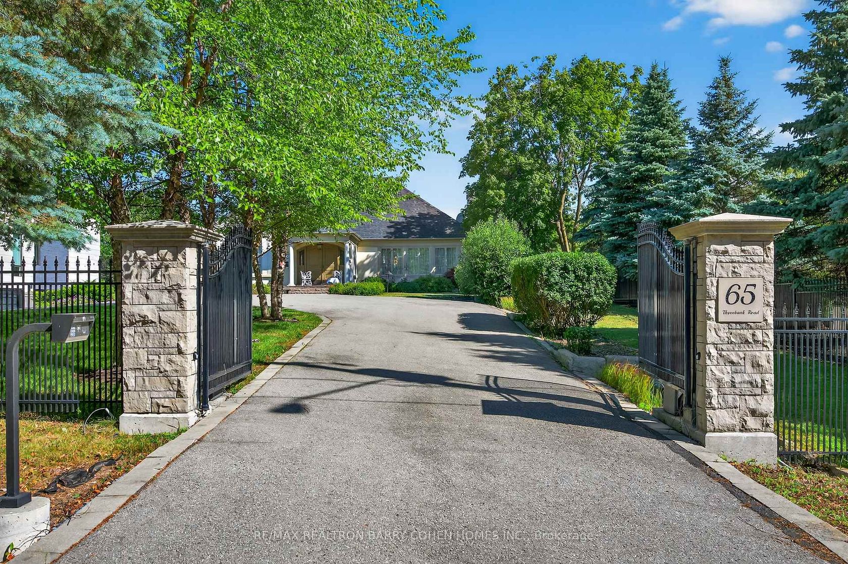 65 Thornbank Road, Uplands, Vaughan photo number 2