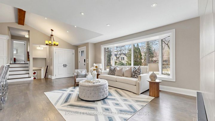 Photo 2 at 1549 Elite Road, Lorne Park, Mississauga