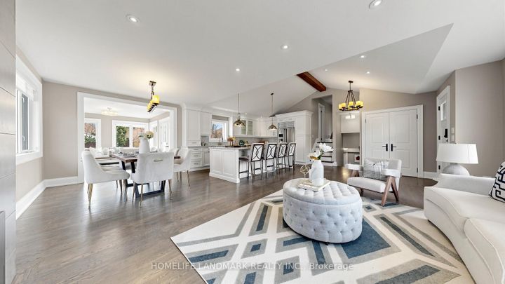 Photo 3 at 1549 Elite Road, Lorne Park, Mississauga