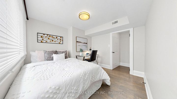 Photo 33 at 1549 Elite Road, Lorne Park, Mississauga