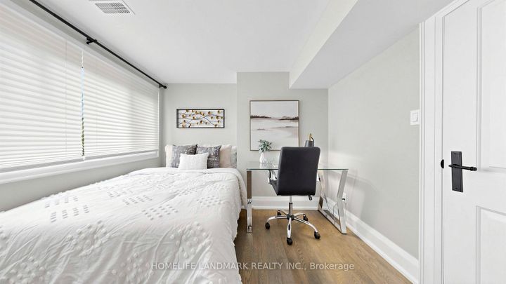 Photo 34 at 1549 Elite Road, Lorne Park, Mississauga