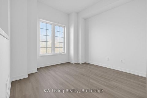 Photo 7 at 225 Harding Park Street, Glenway Estates, Newmarket