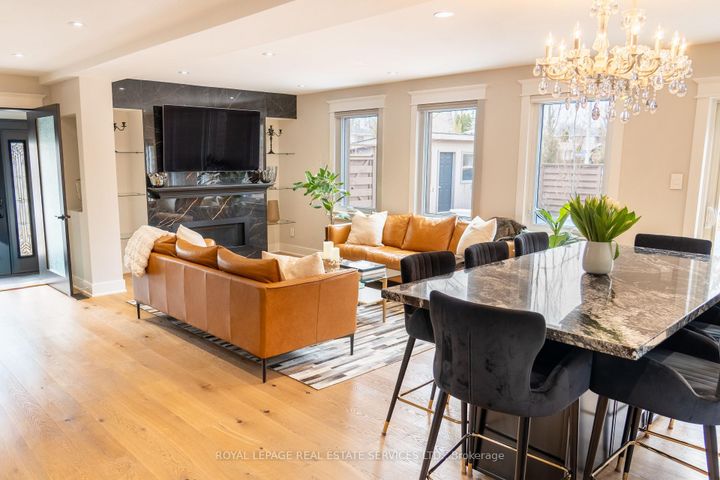 Photo 1 at 781 Fletcher Valley Crescent, Clarkson, Mississauga