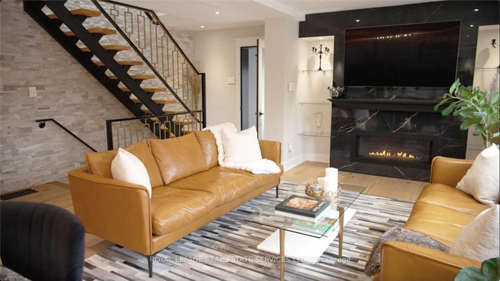 Photo 2 at 781 Fletcher Valley Crescent, Clarkson, Mississauga