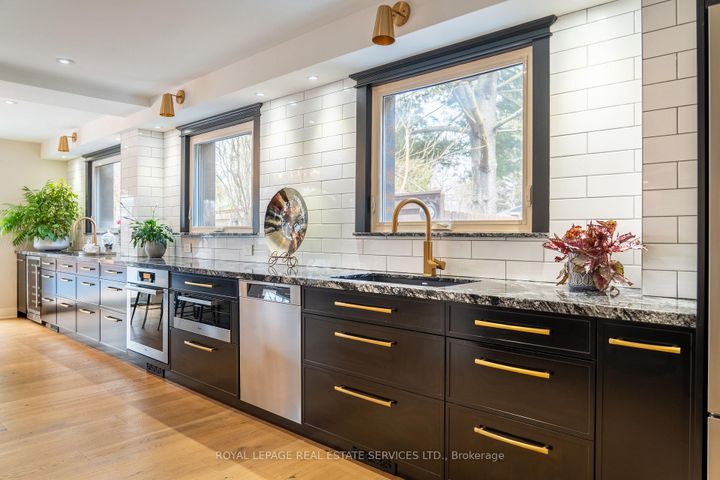 Photo 3 at 781 Fletcher Valley Crescent, Clarkson, Mississauga