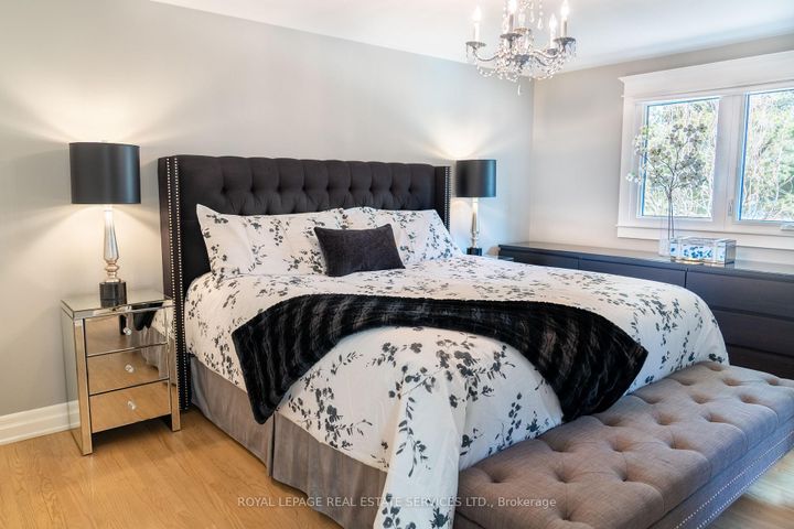 Photo 7 at 781 Fletcher Valley Crescent, Clarkson, Mississauga