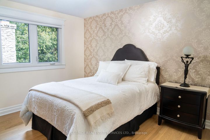 Photo 10 at 781 Fletcher Valley Crescent, Clarkson, Mississauga