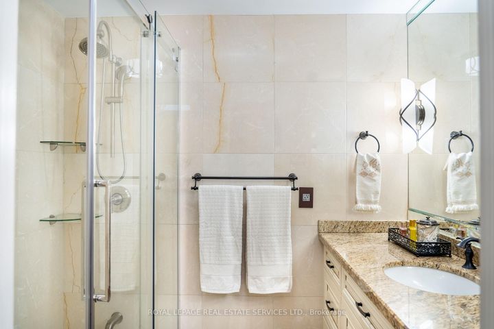 Photo 13 at 781 Fletcher Valley Crescent, Clarkson, Mississauga