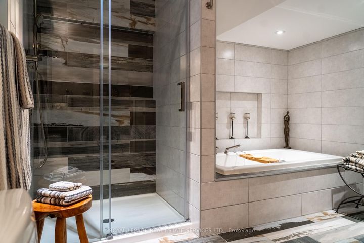 Photo 18 at 781 Fletcher Valley Crescent, Clarkson, Mississauga