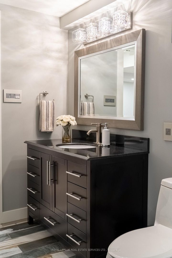 Photo 19 at 781 Fletcher Valley Crescent, Clarkson, Mississauga