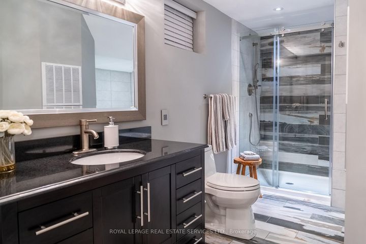 Photo 20 at 781 Fletcher Valley Crescent, Clarkson, Mississauga