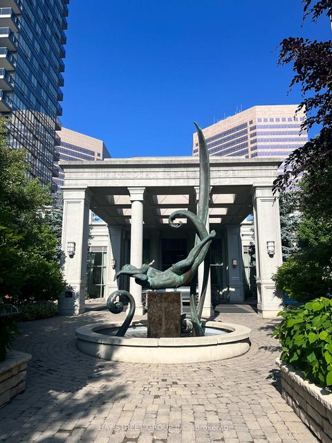 Photo 5 at 818 - 25 Greenview Avenue, Newtonbrook West, Toronto