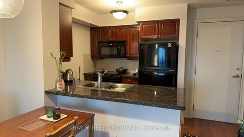 Photo 10 at 818 - 25 Greenview Avenue, Newtonbrook West, Toronto