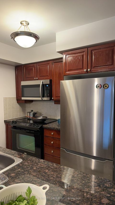 Photo 11 at 818 - 25 Greenview Avenue, Newtonbrook West, Toronto