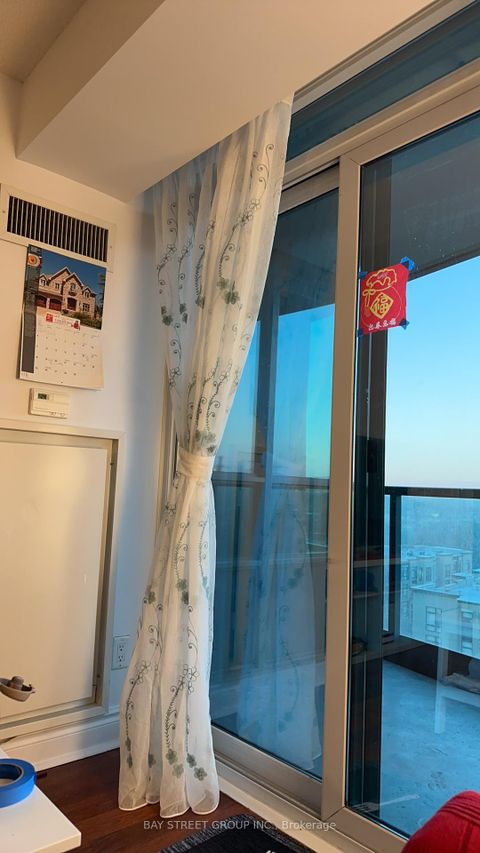 Photo 13 at 818 - 25 Greenview Avenue, Newtonbrook West, Toronto