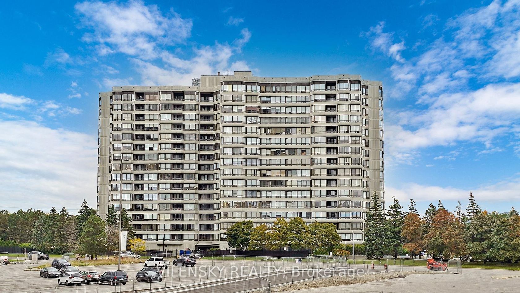 214 - 7460 Bathurst Street, Brownridge, Vaughan photo number 2
