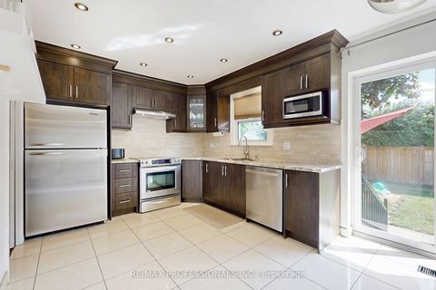 Photo 4 at 3 Hartsdale Drive E, Richview, Toronto
