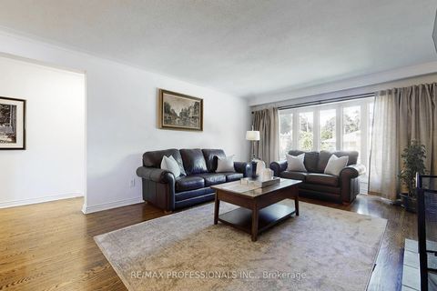 Photo 8 at 3 Hartsdale Drive E, Richview, Toronto