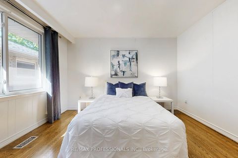 Photo 13 at 3 Hartsdale Drive E, Richview, Toronto