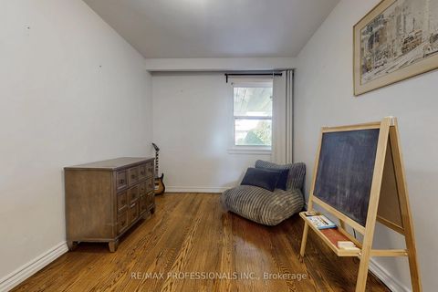 Photo 14 at 3 Hartsdale Drive E, Richview, Toronto