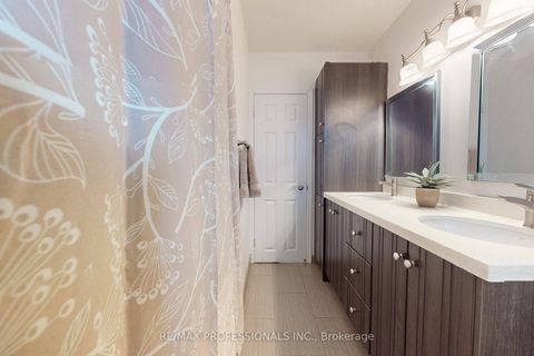 Photo 18 at 3 Hartsdale Drive E, Richview, Toronto