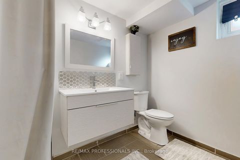 Photo 19 at 3 Hartsdale Drive E, Richview, Toronto