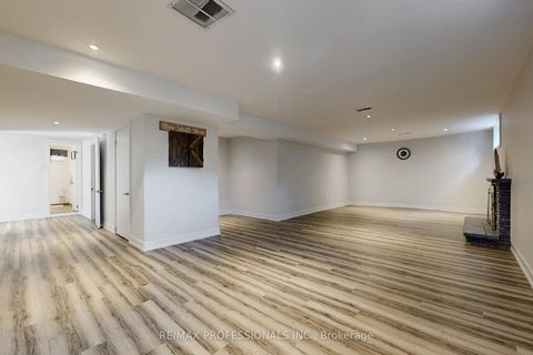 Photo 22 at 3 Hartsdale Drive E, Richview, Toronto