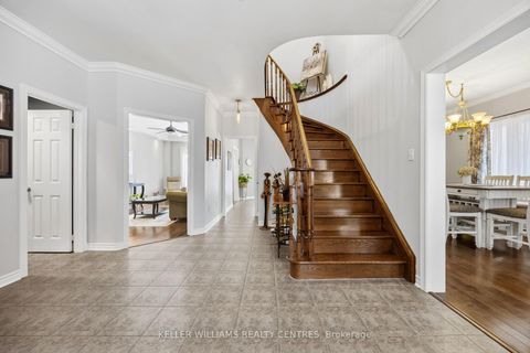 Photo 1 at 13 Surrey Drive, Little Lake, Barrie