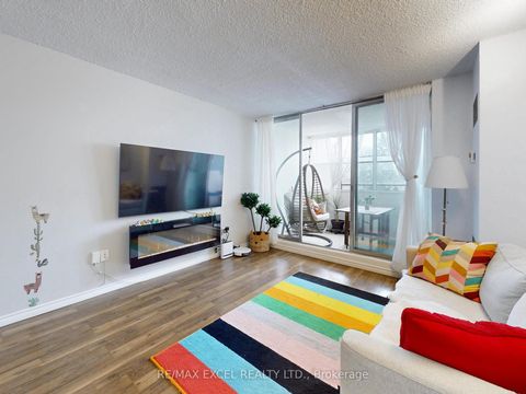 Photo 3 at 301 - 205 Hilda Avenue, Newtonbrook West, Toronto