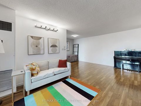 Photo 5 at 301 - 205 Hilda Avenue, Newtonbrook West, Toronto