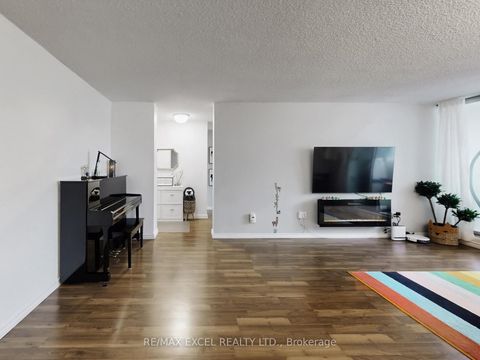 Photo 6 at 301 - 205 Hilda Avenue, Newtonbrook West, Toronto