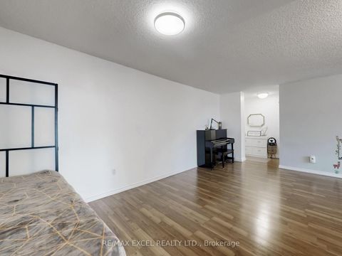 Photo 8 at 301 - 205 Hilda Avenue, Newtonbrook West, Toronto