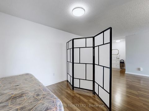 Photo 10 at 301 - 205 Hilda Avenue, Newtonbrook West, Toronto