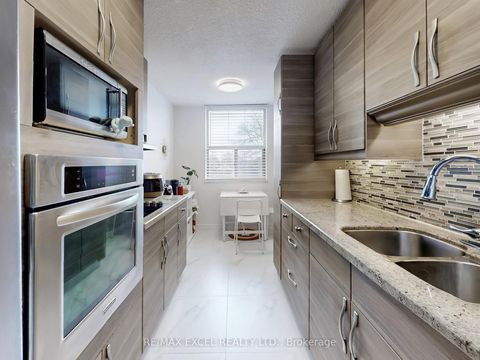 Photo 13 at 301 - 205 Hilda Avenue, Newtonbrook West, Toronto